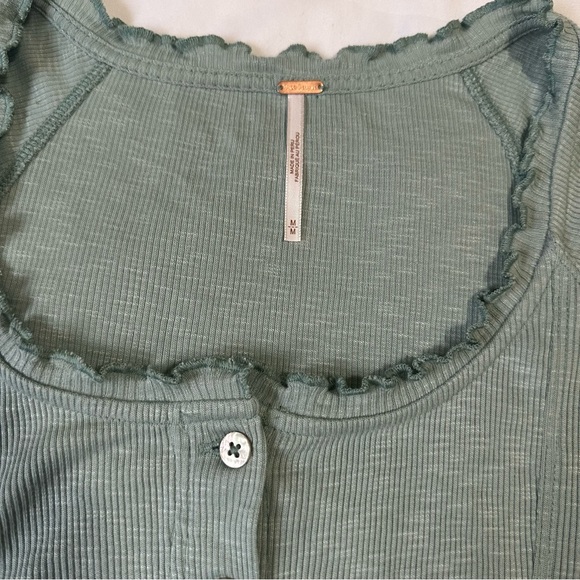 Women's Green Ruffle Button-Down Top - Picture 2 of 5